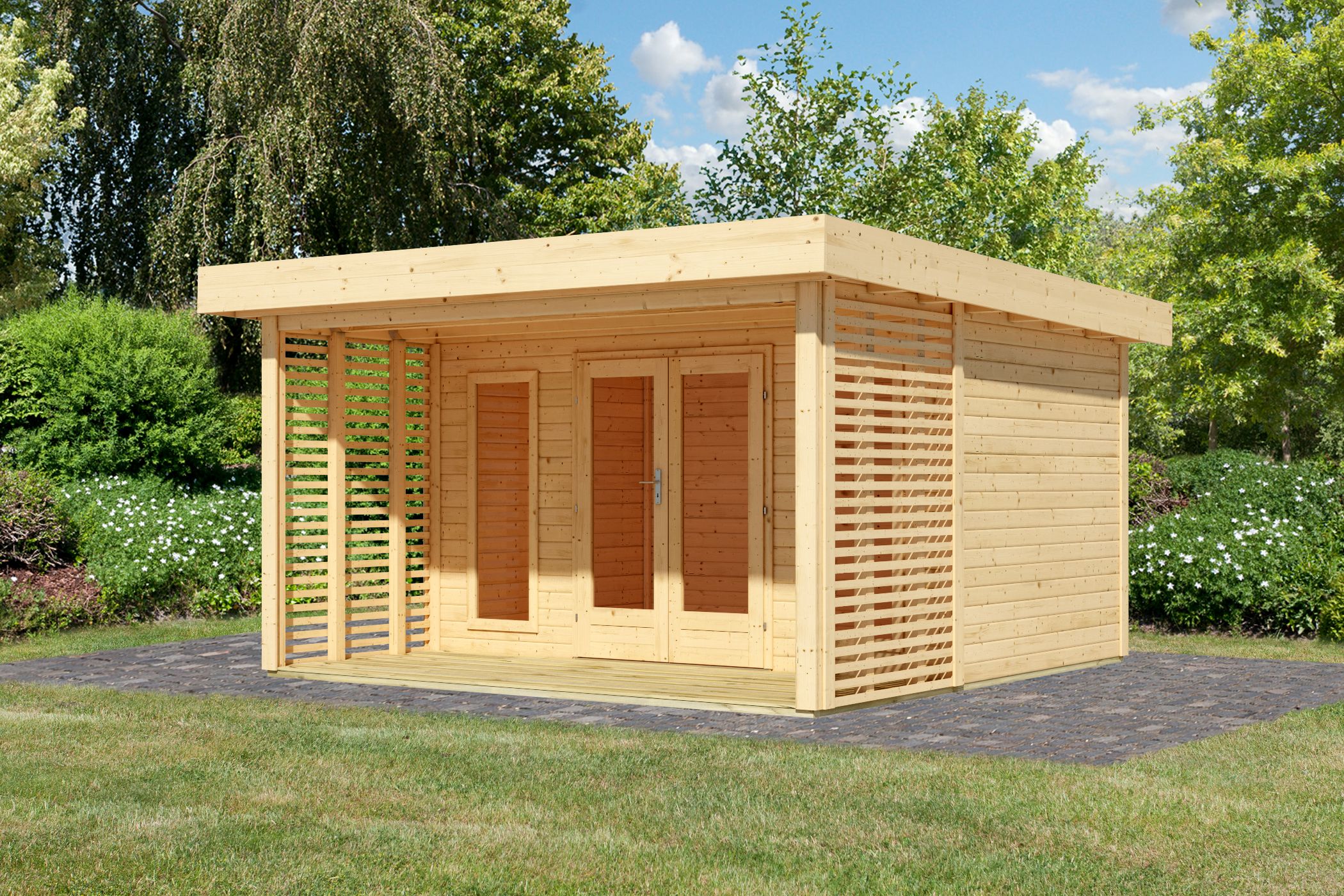 Karibu großes Poolhaus Gatenhaus Chione aus Holz, im Garten aufgebaut
